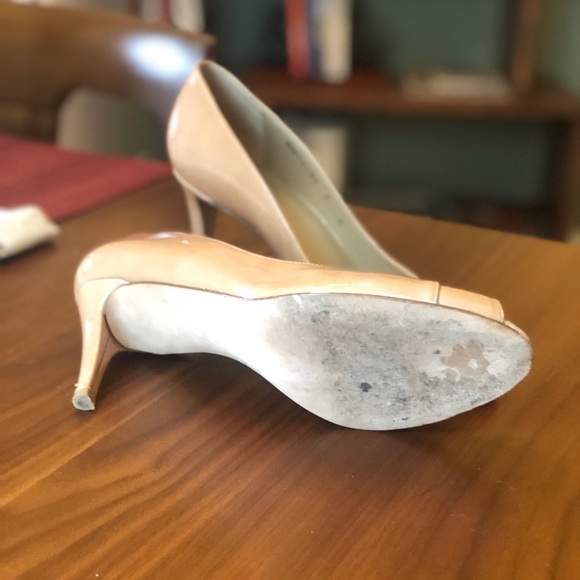 Stuart Weitzman Nude Patent Peep Toe Pumps Sz 9M - Picture 4 of 6